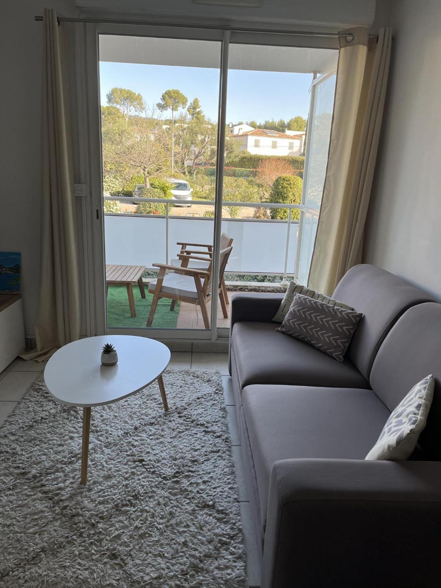 Lumineux Climatise Avec Terrasse La Ciotat